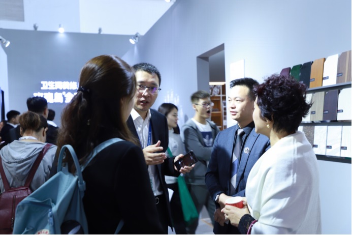 全衛(wèi)定制 淋浴房 北京建材展 玫瑰島